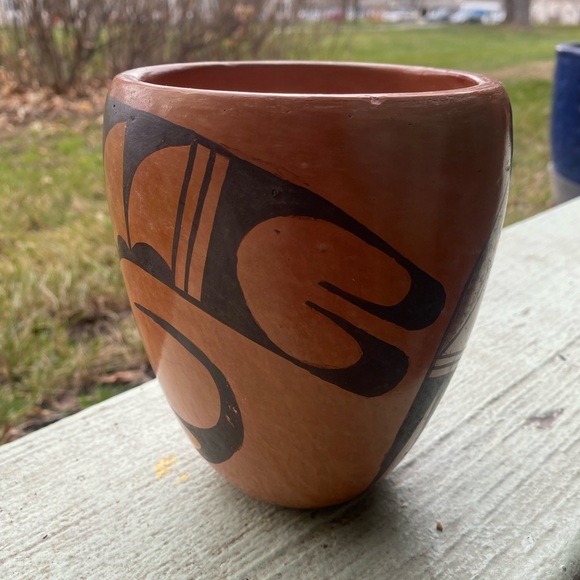 Beautiful Signed, Vintage Hopi Pottery Vase by Renowned Potter Frieda Poleahla - Picture 6 of 12